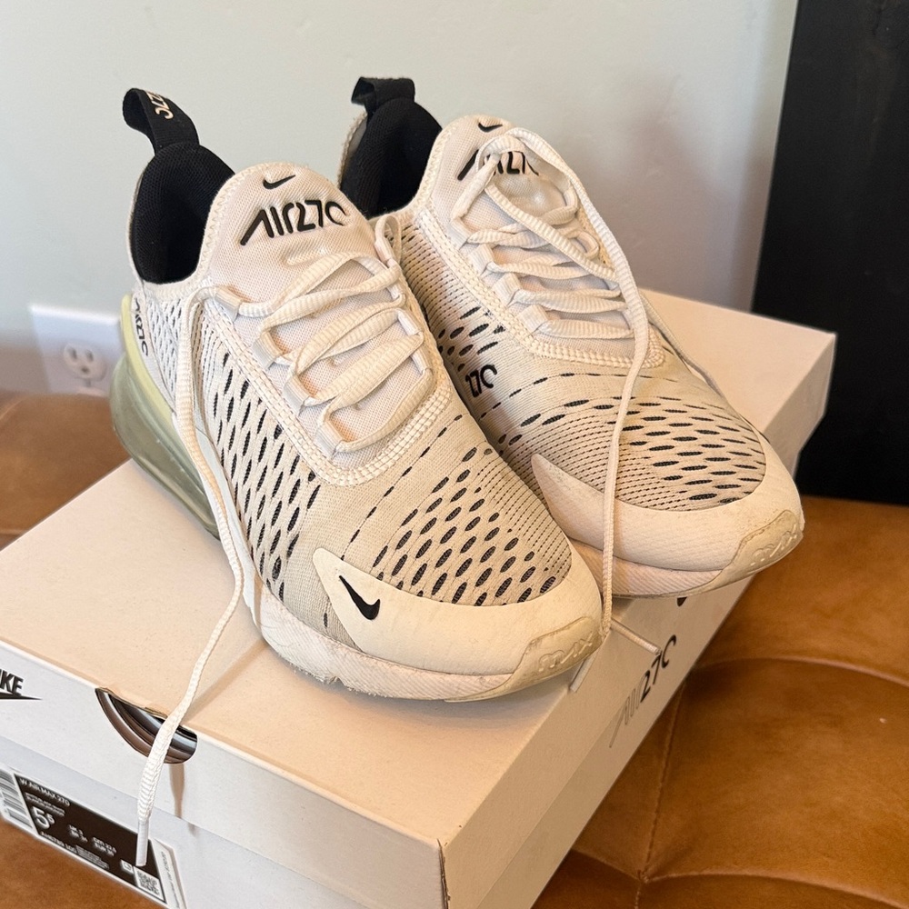 Nike Air Max 270 Sneakers 5.5 with box